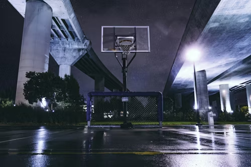 Basketball player performing vertical jump exercises to improve natural jumping ability